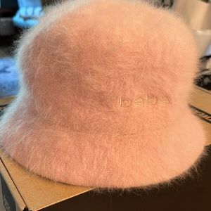 Pink bebe angora bucket hat